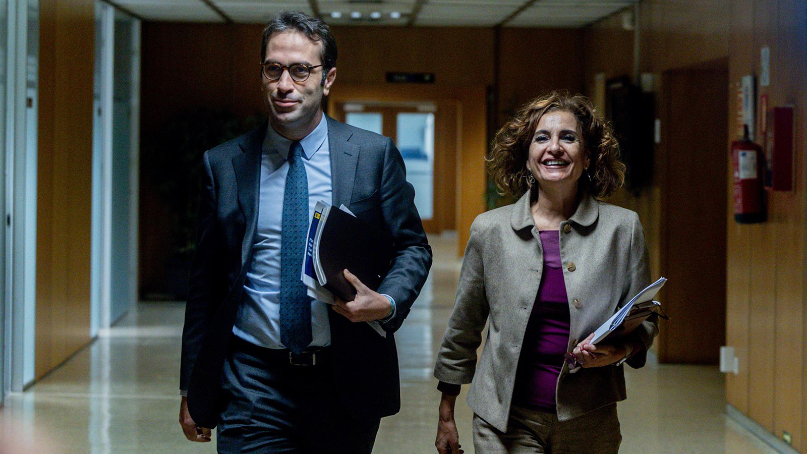 La vicepresidenta primera y ministra de Hacienda, María Jesús Montero, y el ministro de Economía, Comercio y Empresa, Carlos Cuerpo. - Ricardo Rubio - Europa Press - Archivo