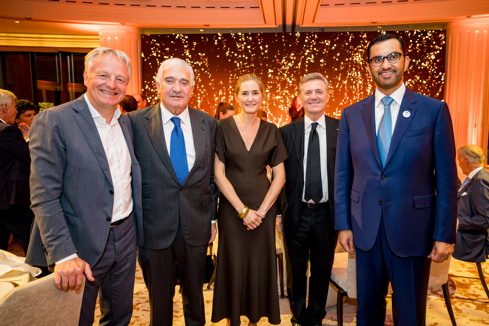 Maarten Wetselaar (Moeve), José Bogas (Endesa), Sara Aagesen, vicepresidenta, Flavio Cattaneo (Enel) y Sultan Al Jaber (Masdar). - FOTO: Masdar