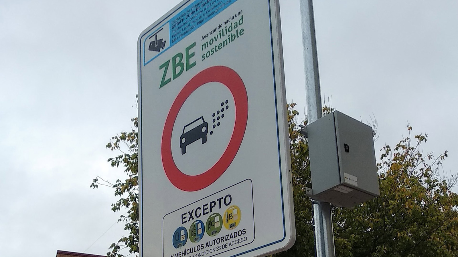 Cartel informativo ZBE. - Europa Press