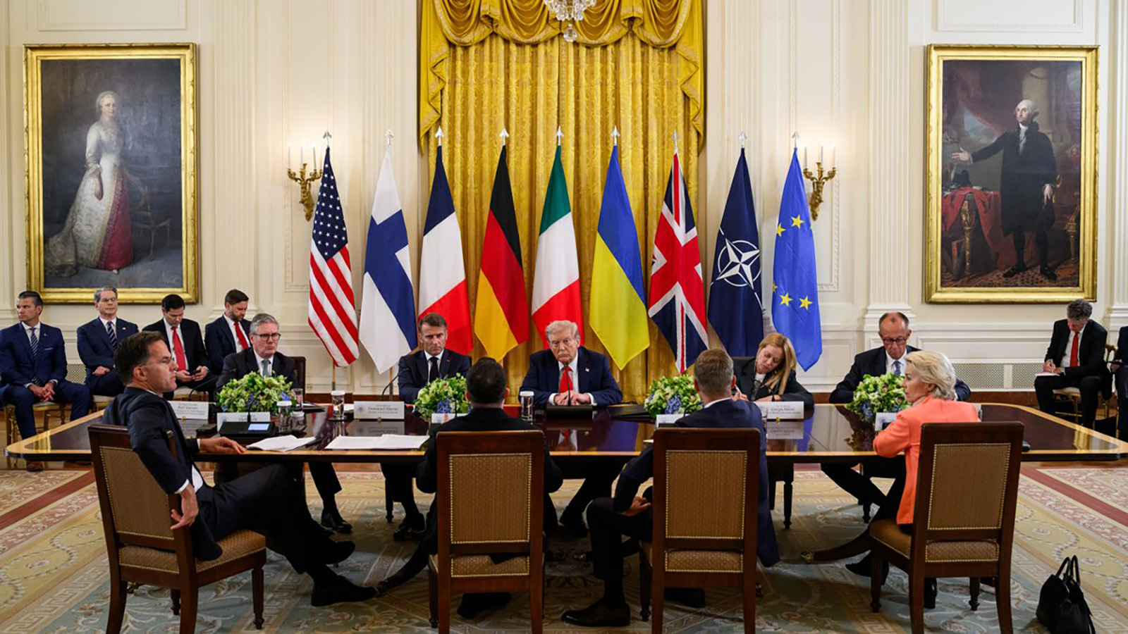 El presidente Donald J. Trump recibe al presidente ucraniano Zelenskyy y a sus aliados europeos en la Casa Blanca. - The White House