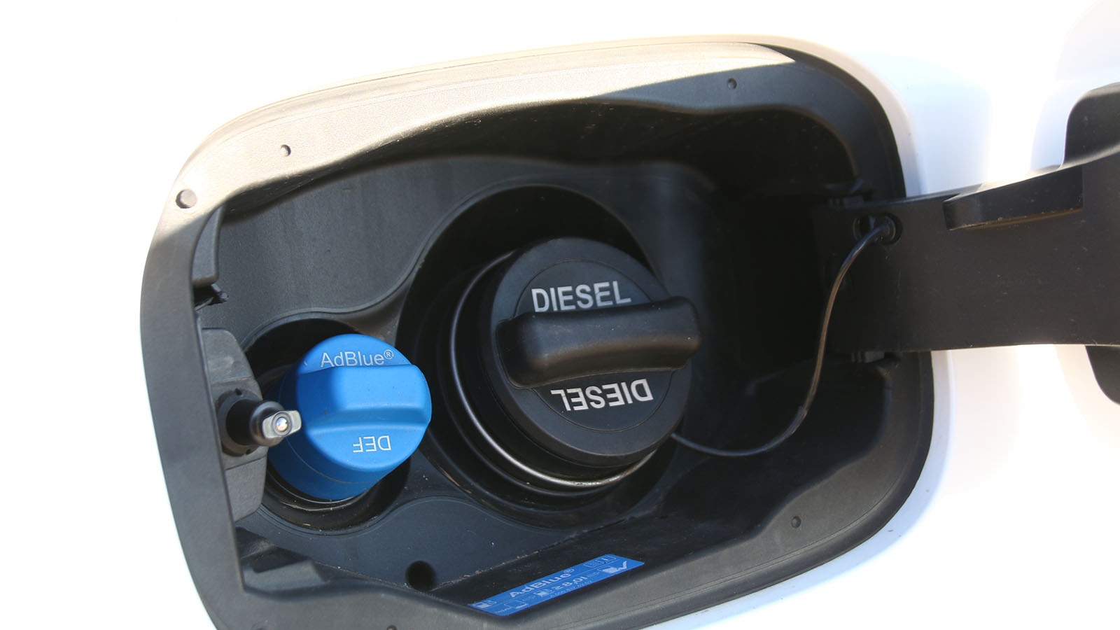 K.S. /></p><p>Del mismo modo, en los últimos años, el diésel ha sufrido una significativa denigración y declive en sus <strong>ventas tanto en Europa como en <a href=