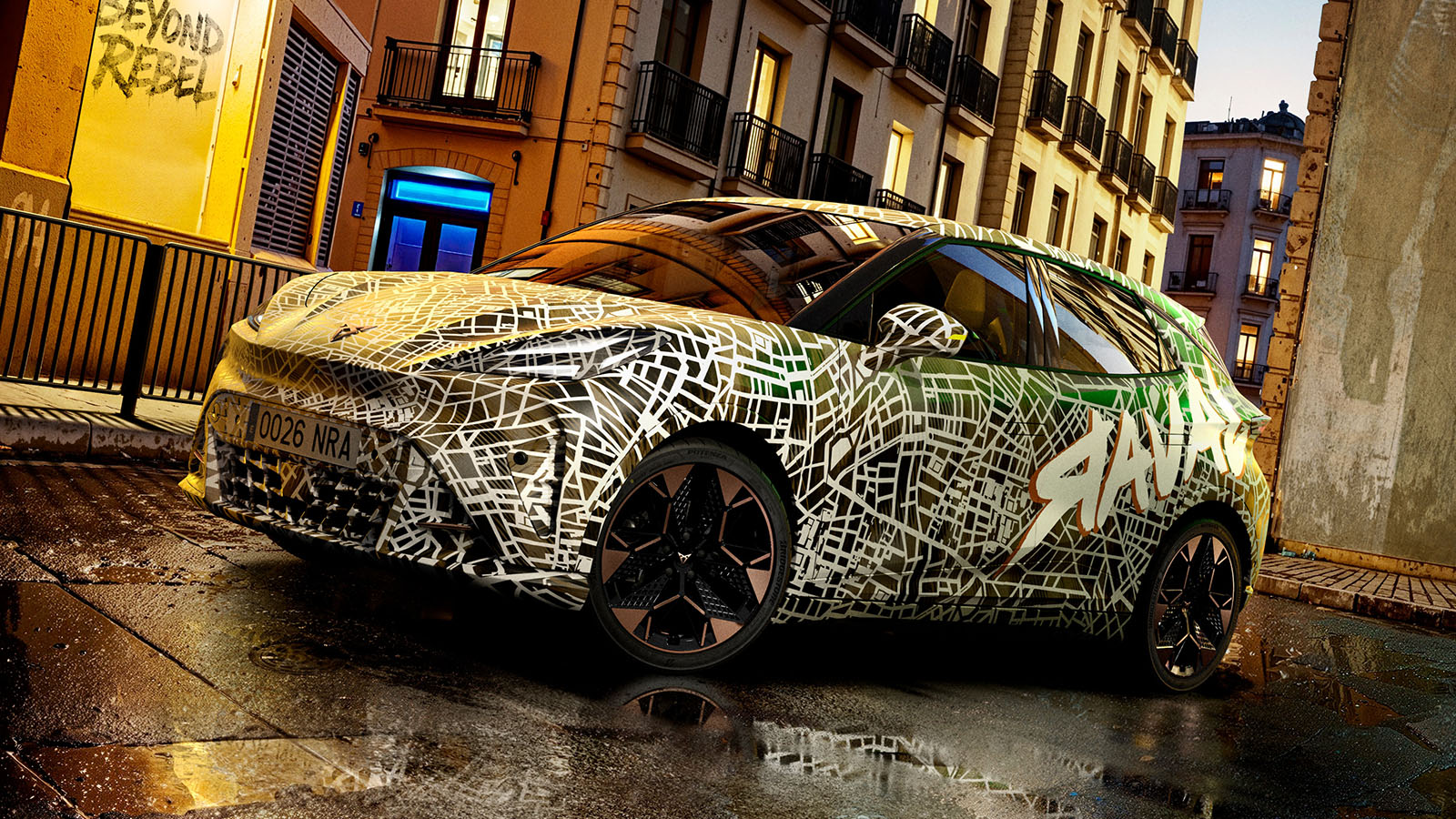  /></p><p>El Raval, aún camuflado, anticipa el urbano eléctrico de la firma para 2026: compacto, radical en diseño y pensado para movilidad joven urbana que se producirá en España. Desarrollará 226 CV y un chasis <em>made in</em> CUPRA.</p>
<p>El Tindaya, por su parte, es el prototipo que representa la visión más atrevida y emocional de la marca para su futura movilidad . Su diseño se inspira en la montaña volcánica Tindaya, de Fuerteventura, con una estética que combina proporciones esculturales y materiales naturales que remiten a texturas rocosas. Centrado en la experiencia del conductor, el Tindaya apuesta por una arquitectura enfocada a la interacción y el control absoluto, con un volante inspirado en las carreras y tecnología digital avanzada.</p>
<h3>BMW iX3</h3>
<p><img src=