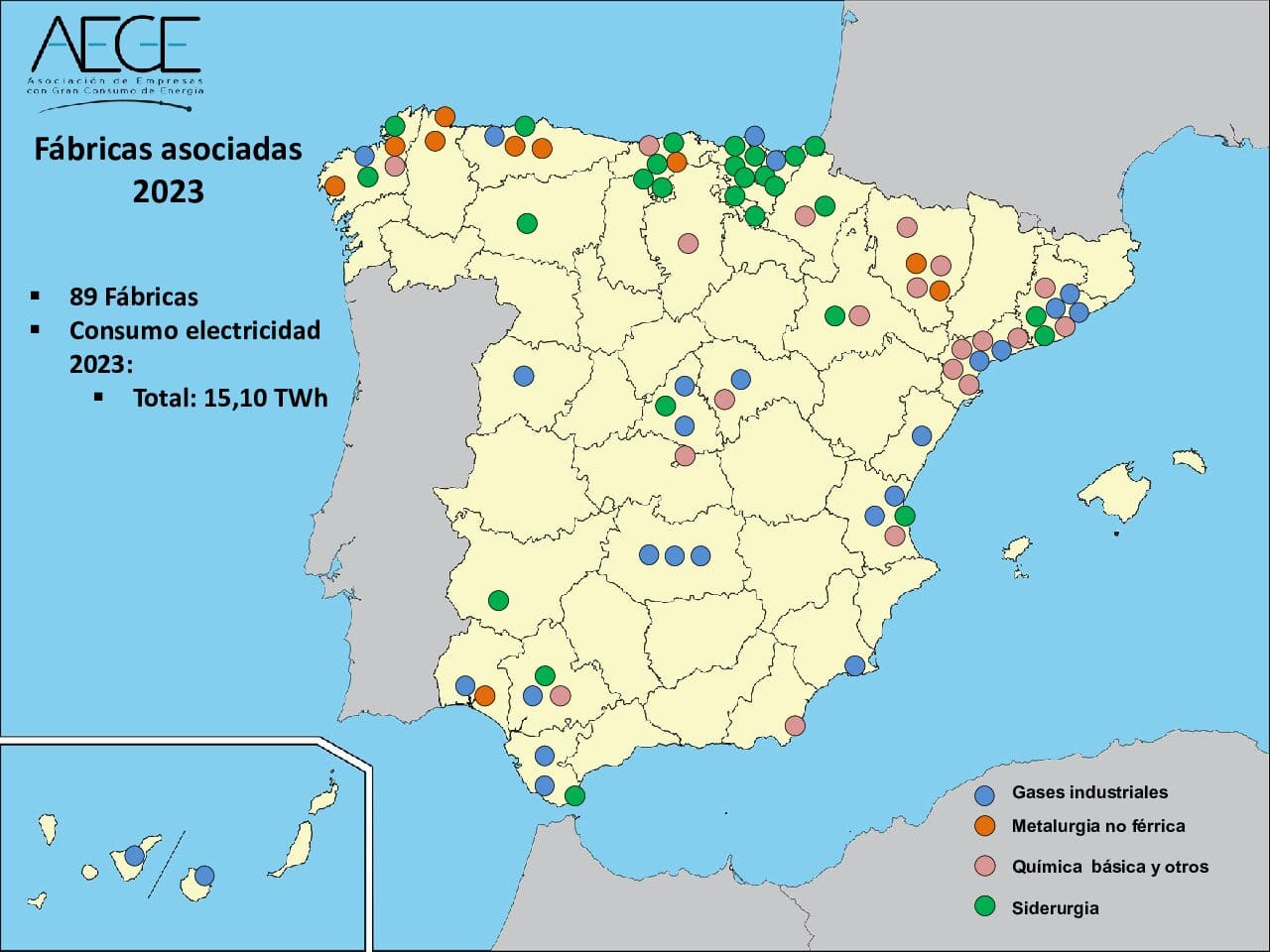 Distribución espacial de las plantas industriales del sector electrointesivo español (2023) - Fuente: Asociación de Empresas con Gran Consumo de Energía de España (AEGE). /></p><p>En un país volcado al sector turismo y servicios, y que no muestra especial mimo en los precios finales para su industria, acaba generando <em><strong>un estrés adicional para el menguante sector industrial,</strong></em> que se encuentran sumidas en una competencia internacional feroz. En ese contexto, las empresas electrointesivas son las más expuestas ante los costes eléctricos del mercado ibérico. Que, al fin al cabo, un precio de electricidad más caro para la industria acaba redundando en menor competitividad industrial del país.</p>
<p>En ese sentido, en la siguiente tabla se engloba <em><strong>la serie histórica del precio medio del mercado diario de electricidad para 4 de los grandes actores de la Unión Europea (Alemania, Francia, Italia y España).</strong></em> Para quien lo desconozca, el mercado diario, como parte integrante del mercado ibérico de producción de energía eléctrica, tiene por <em><strong>objeto llevar a cabo las transacciones de energía eléctrica para el día siguiente mediante la presentación de ofertas de venta y adquisición de energía eléctrica</strong></em> por parte de los agentes del mercado.</p>
<p><img src=