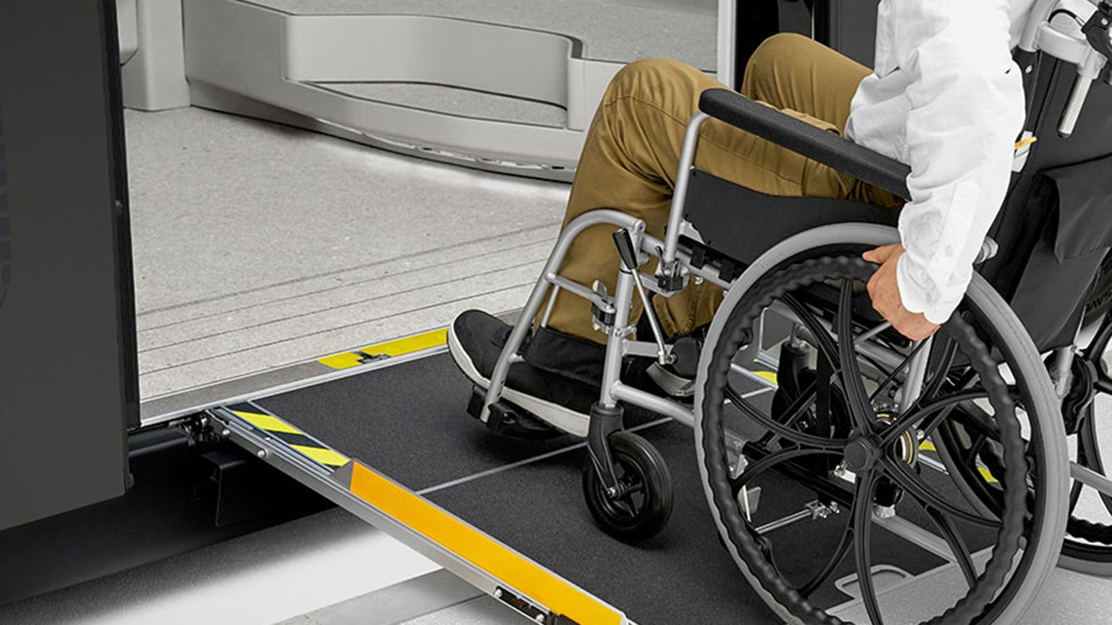 Puede contar con soluciones para personas con movilidad reducida.  - Toyota /></p><p>Con un <strong>precio inicial de 29 millones de yenes en Japón (unos 168.000 euros al cambio)</strong>, el Toyota e-Palette representa el compromiso de la marca con la movilidad sostenible y la innovación, gracias a un enfoque pionero en personalización, seguridad y servicios multifunción. Un vehículo preparado para hacer realidad la movilidad del mañana, hoy.</p></div></body></html>