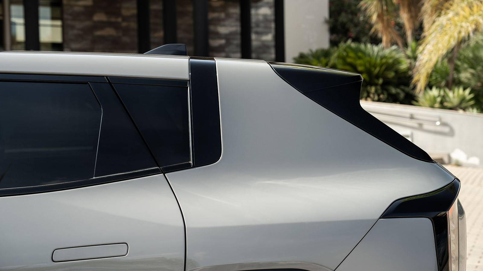 El diseño es una de sus grandes bazas.  - Kia /></p><p>La gama mecánica del EV4 se basa en un motor delantero de 204 CV y dos opciones de batería: la versión estándar, de <strong>51,3 kWh para hasta 440 kilómetros de rango en ciclo WLTP, y la Long Range, con 81,3 kWh y hasta 625 km</strong> reales en Hatchback, superando a rivales como el <a href=