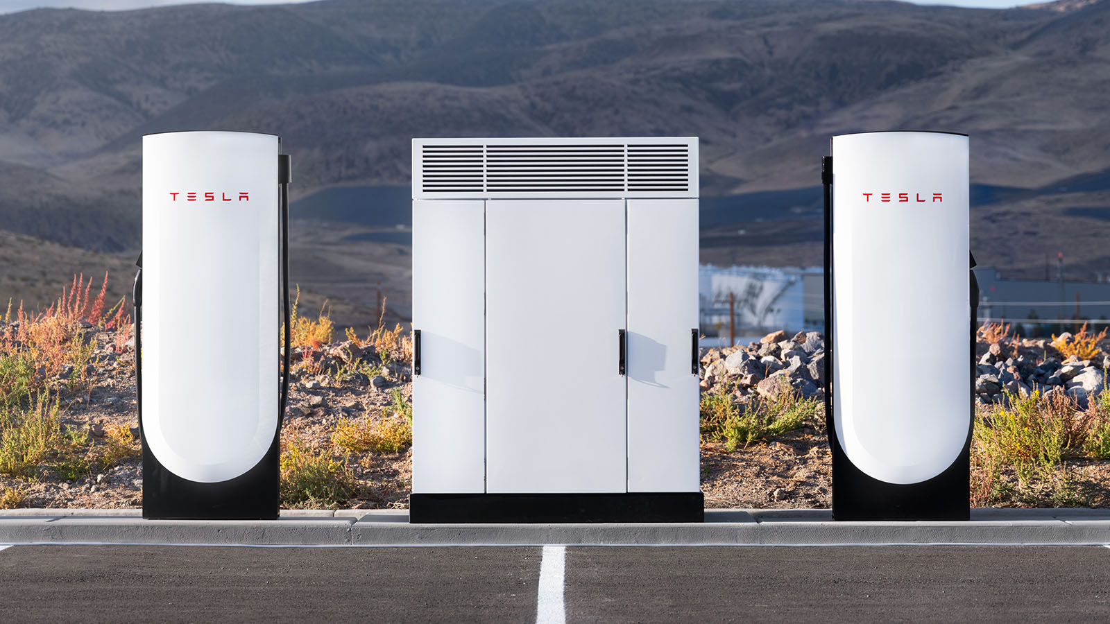 Este es el cargador V4 de Tesla.  - Tesla /></p><p>La expansión no se detiene <strong>en 2026, con nuevas aperturas que permiten que la media se sitúe ya en 10 supercargadores por estación</strong> en el conjunto del país. Tesla asegura además que casi el 91% de sus puntos de recarga en España operan a 250 kW, una potencia que, en condiciones favorables, permite recuperar hasta unos 275 kilómetros de autonomía en aproximadamente 15 minutos de conexión.</p>
<blockquote><p>Relacionado:</p><p><a href=