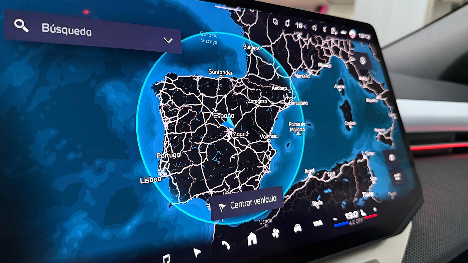 Este es el recorrido que puedes realizar con la carga completa. Impresiona. - K.S. /></p><p>El nuevo BMW iX3 no es solo potencia y autonomía. Su equipamiento tecnológico incluye asistentes a la conducción de última generación como el BMW Symbiotic Drive, que conecta diversos sistemas para mejorar la seguridad y comodidad en situaciones de tráfico, incluyendo soporte para <strong>conducción autónoma nivel 3</strong>, ordenando y facilitando maniobras como adelantamientos o aparcamiento en plazas complicadas. Además, cuenta con opciones de personalización exterior e interior que permiten adaptar el vehículo al estilo y necesidades del usuario con diferentes acabados, llantas de hasta 22 pulgadas, y opciones de interior como asientos M Sport.</p>
<h3>En definitiva</h3>
<p><img src=