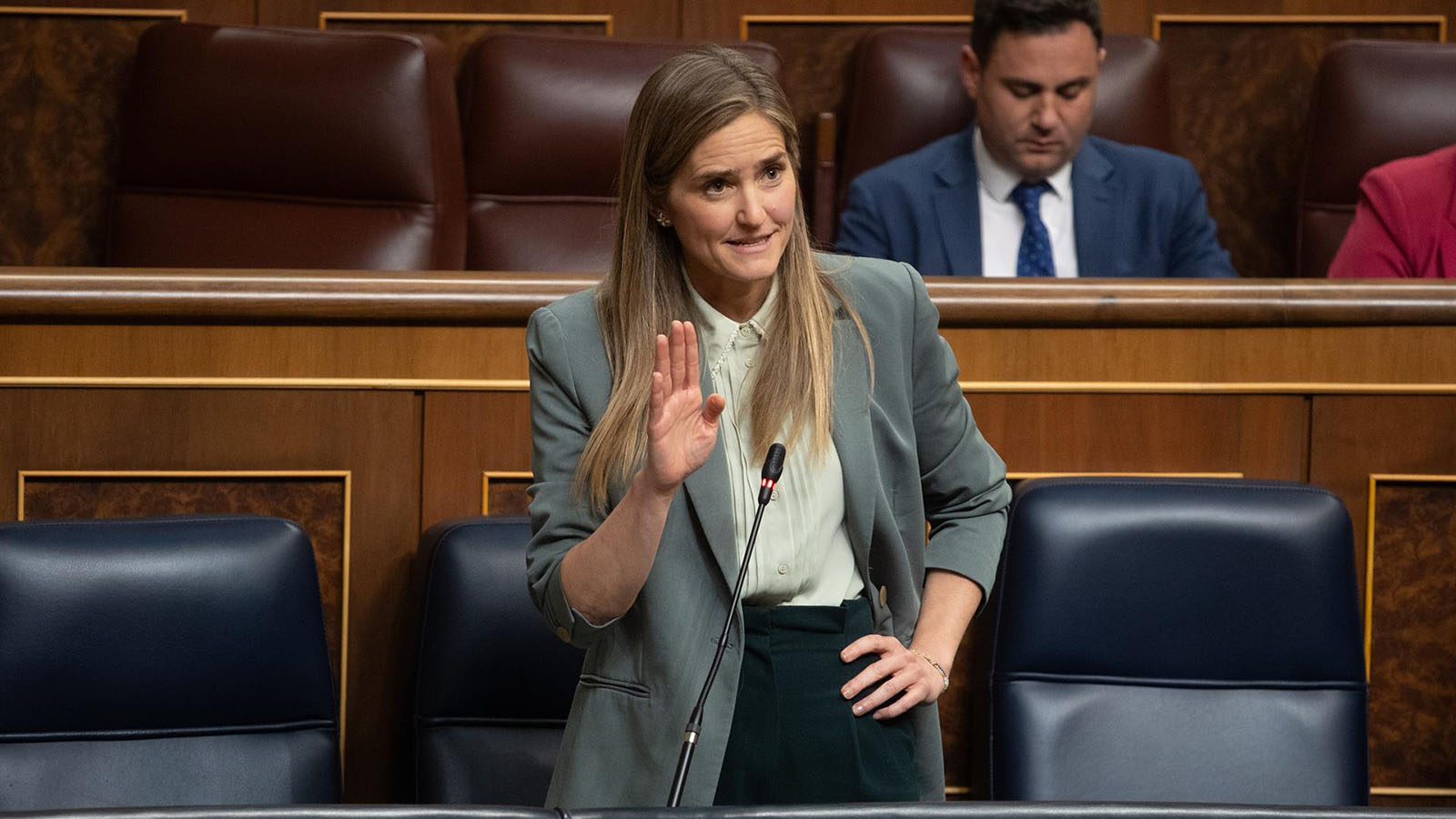 La vicepresidenta tercera y ministra para la Transición Ecológica, Sara Aagesen, interviene durante una sesión de control al Gobierno. - Alejandro Martínez Vélez - Europa Press