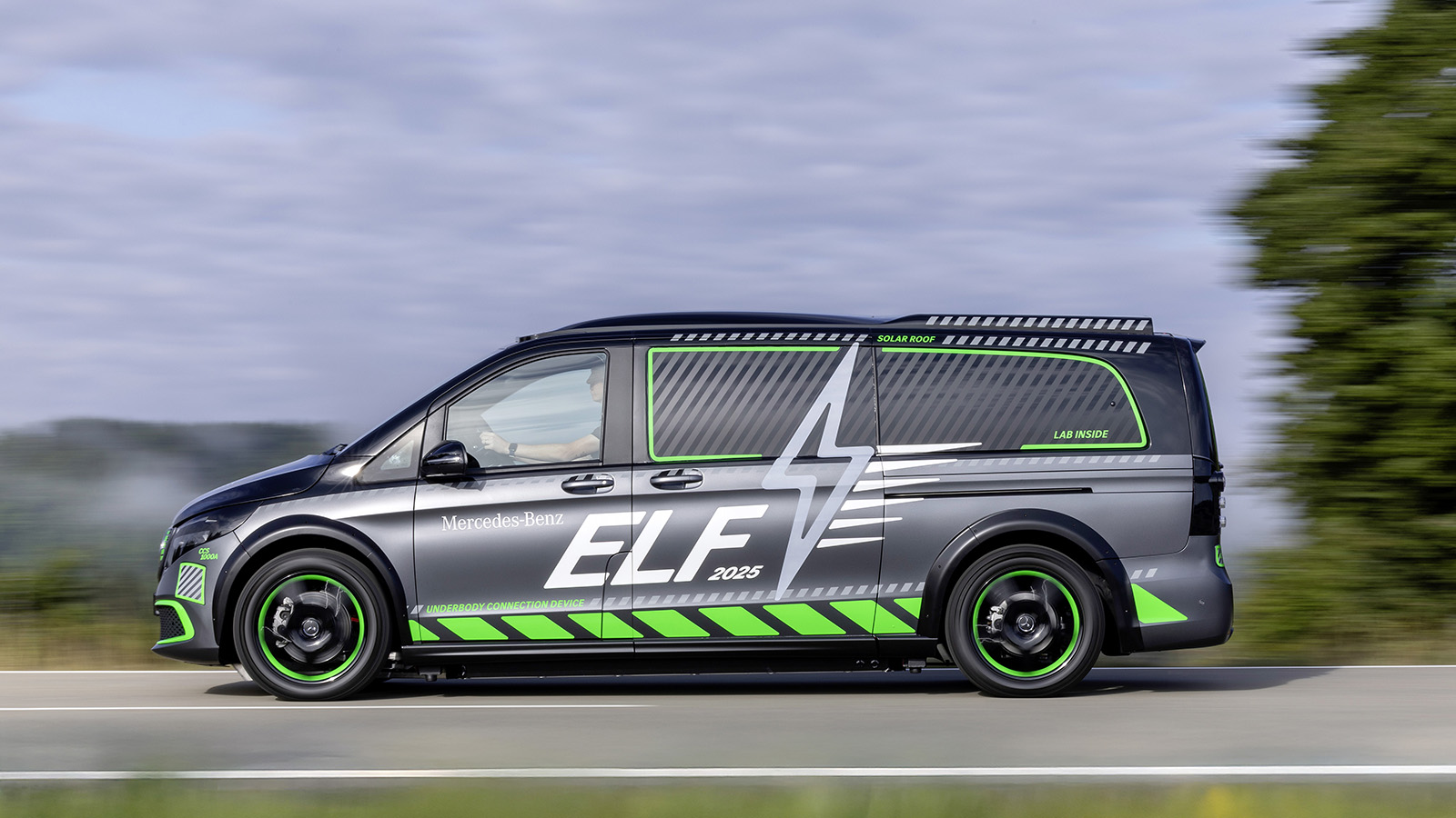 ELF es más que un vehículo: es el símbolo de una nueva y audaz era de la recarga. - Mercedes-Benz /></p><p>El desarrollo de ELF involucra un equipo interdisciplinar que apuesta por la innovación y la sostenibilidad en cada detalle, explorando tanto la tecnología de vehículos como la infraestructura de recarga. Con él, Mercedes-Benz no solo prueba la viabilidad técnica, sino que impulsa <strong>la integración de estas tecnologías en futuros modelos y en su red de recarga MB. CHARGE</strong>, que incluye tarifas verdes y soluciones para hogares conectados.</p>
<p>Además, Mercedes-Benz apuesta por una "cuenta energética virtual" que permita a los usuarios <strong>aprovechar la <a href=
