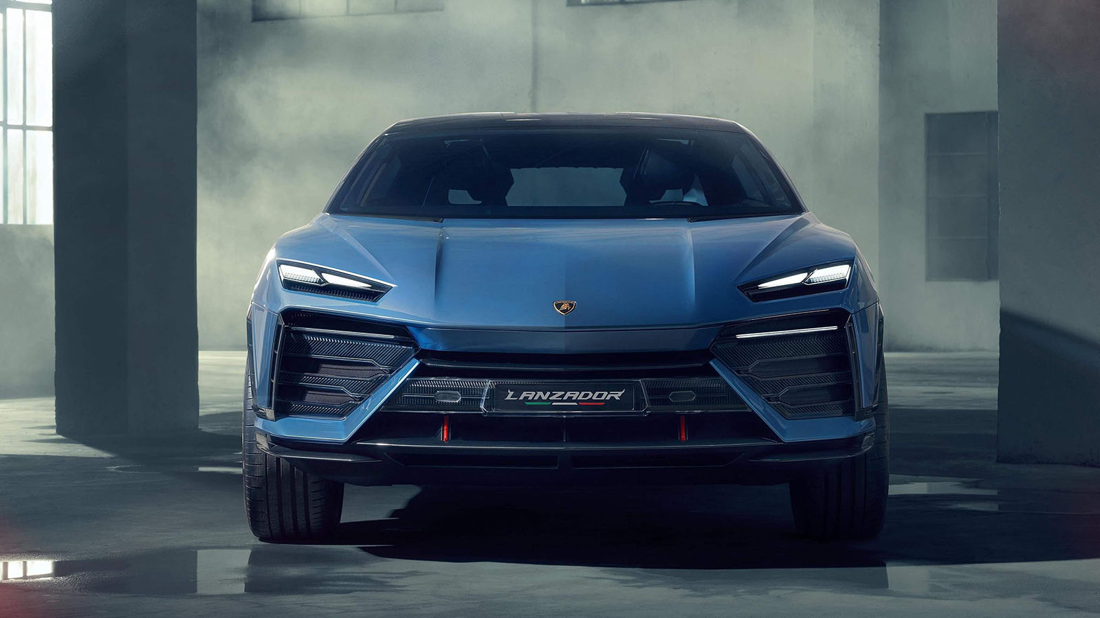 Mantiene el diseño propio de Lamborghini  - Lamborghini /></p><p>La principal razón detrás de esta vacilación es el cliente. Winkelmann ha sido claro: "No es importante lo que puedes lograr con la tecnología, es importante lo que el cliente quiere". Los compradores de Lamborghini, acostumbrados al sonido y la emoción de los V12 y V8, <strong>no están listos para abandonar el motor de combustión.</strong></p>
<blockquote><p>Relacionado:</p><p><a href=