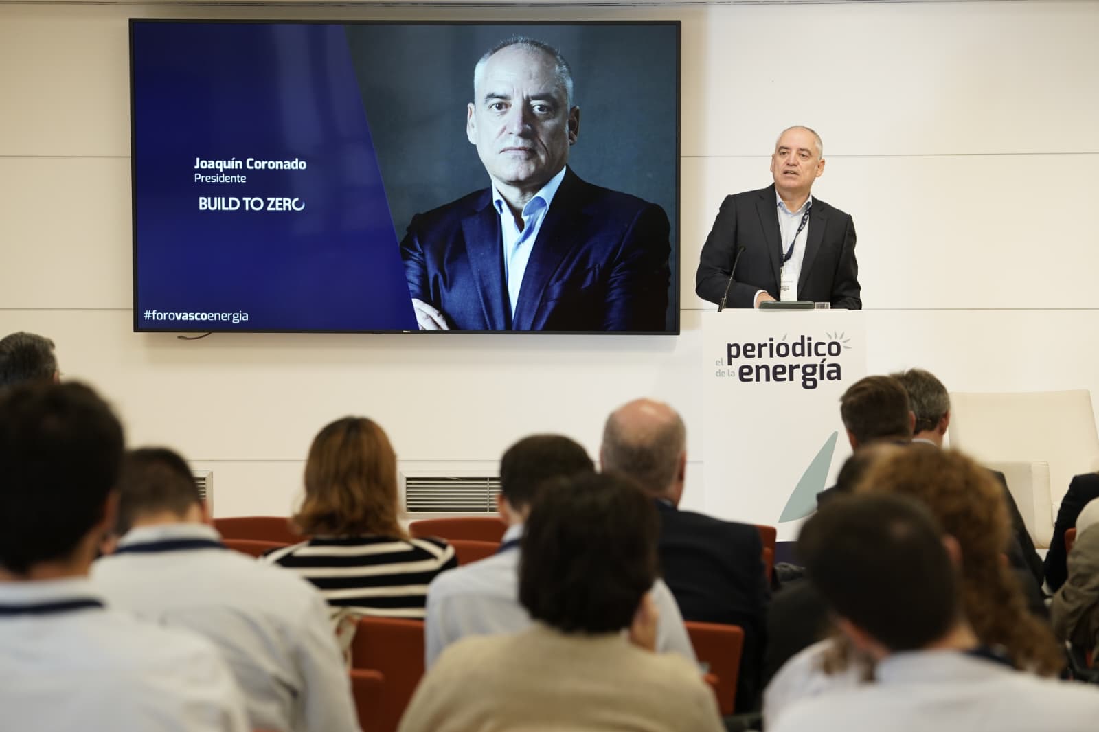 Joaquín Coronado, presidente de Build to Zero, hizo una presentación sobre los costes energéticos para los consumidores industriales. - FOTO:  Fernando Gómez