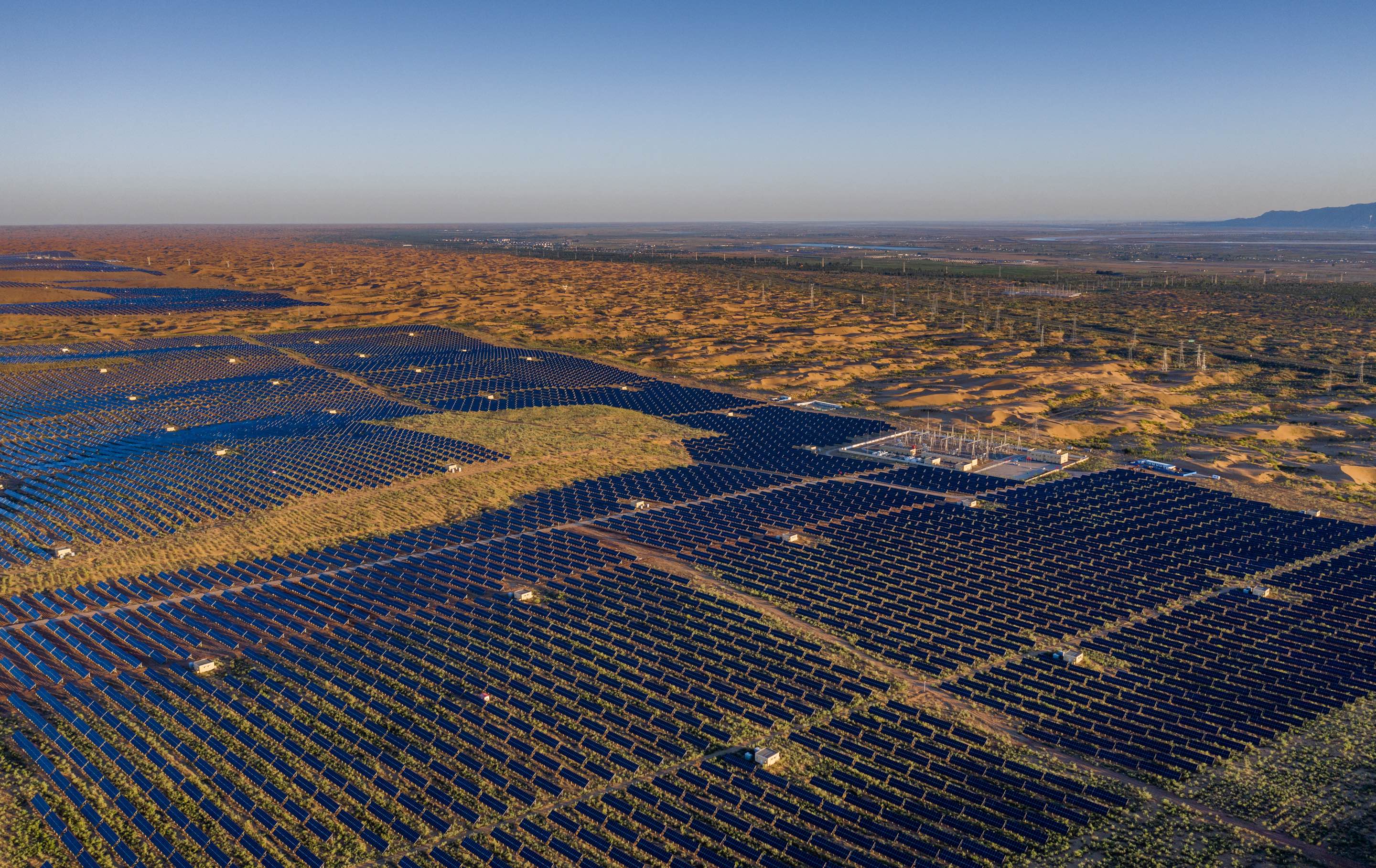 Enorme planta solar fotovoltaica en China. /></p><h3><strong>Una cita imprescindible donde se abordará el presente y futuro de la energía verde</strong></h3>
<p>El programa del foro será un momento de debate donde se abordarán los principales ejes de la transición energética y las tecnologías climáticas, con especial atención a áreas como la energía fotovoltaica, la eólica, el almacenamiento energético y la integración de las renovables en la red eléctrica.</p>
<p>La organización del foro cuenta también <strong>con la colaboración de Unión Española Fotovoltaica (UNEF)</strong>, cuyo director general, <strong>José Donoso</strong>, llevará a cabo una ponencia sobre ‘Tendencias y oportunidades de desarrollo de la energía verde en España’.</p>
<blockquote><p>El redactor recomienda: </p><ul><li><a href=