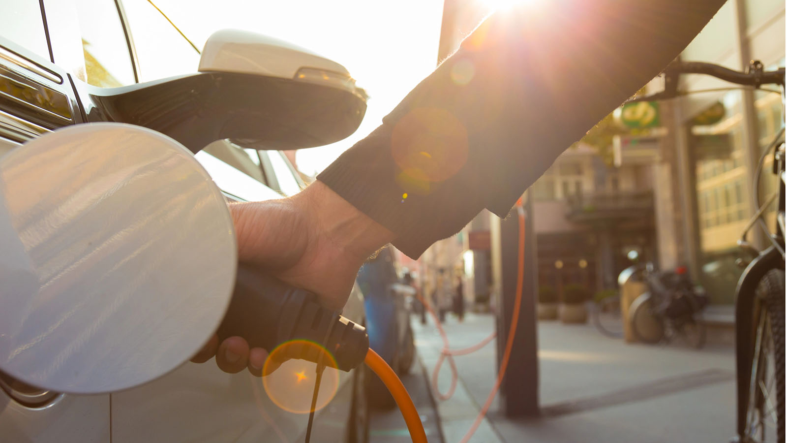 El objetivo es evitar sobrecargas y maximizar la eficiencia. - Depositphotos /></p><p>A diferencia de las soluciones tradicionales que solo optimizan la carga con base en tarifas horarias, el sistema de Synergi <strong>ajusta dinámicamente la <a href=