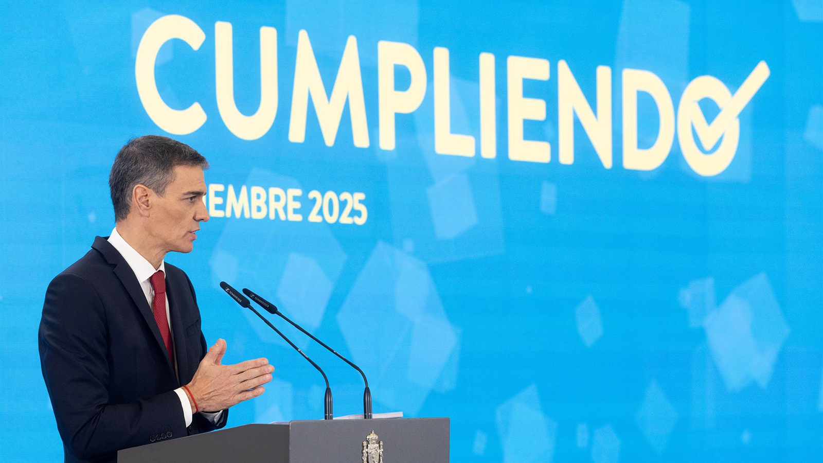 El presidente del Gobierno, Pedro Sánchez, durante una rueda de prensa, en el Palacio de la Moncloa, a 15 de diciembre de 2025. - Eduardo Parra - Europa Press