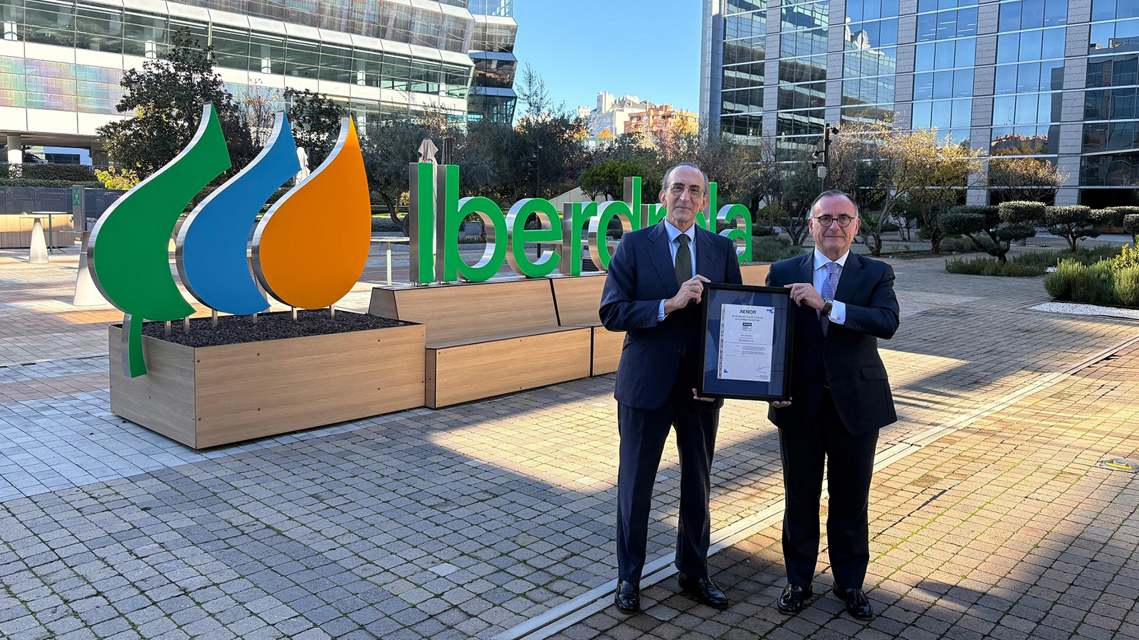 Jose Ángel Marra de Iberdrola y Javier Mejía de Aenor. - Iberdrola