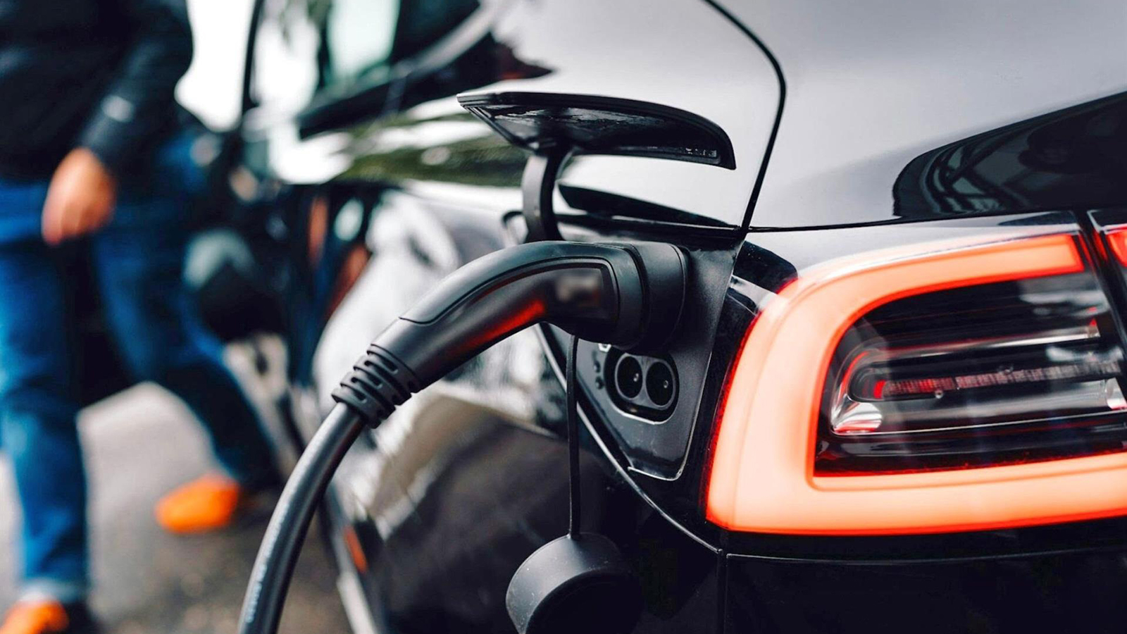 Las infraestructuras de recarga pública alcanzan los 50.000 puntos operativos en 2025, un 10,2% más. - Aedive