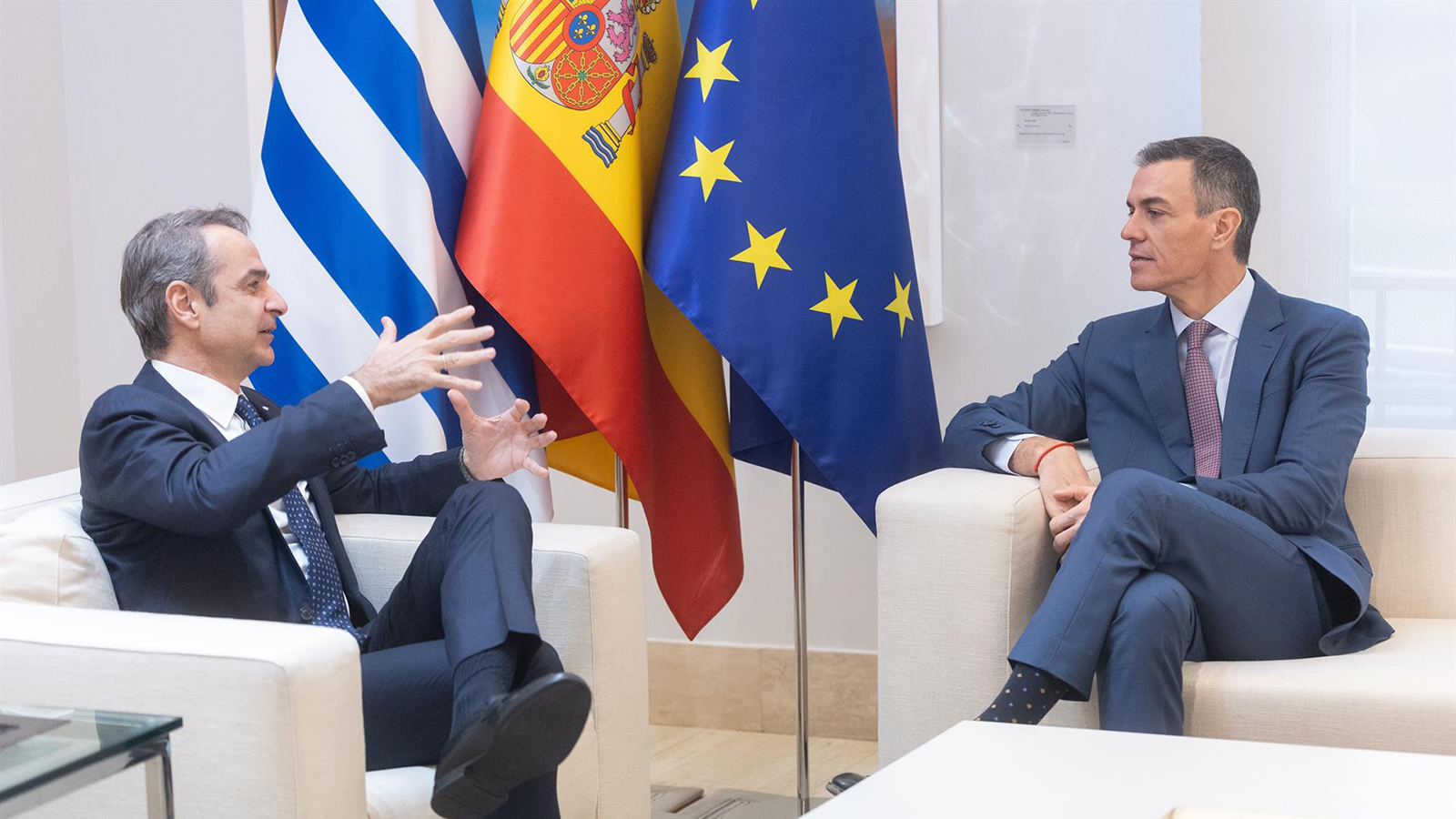 El primer ministro de Grecia, Kyriákos Mitsotákis, y el presidente del Gobierno, Pedro Sánchez. - Eduardo Parra - Europa Press