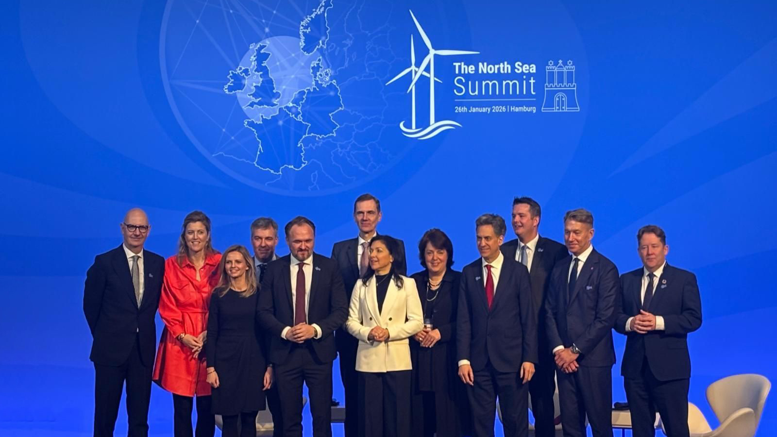 Jefes de Estado y de Gobierno y ministros de energía de Bélgica, Dinamarca, Francia, Alemania, Irlanda, Luxemburgo, Países Bajos, Noruega y Reino Unido en la Cumbre del Mar del Norte en Hamburgo. - WindEurope