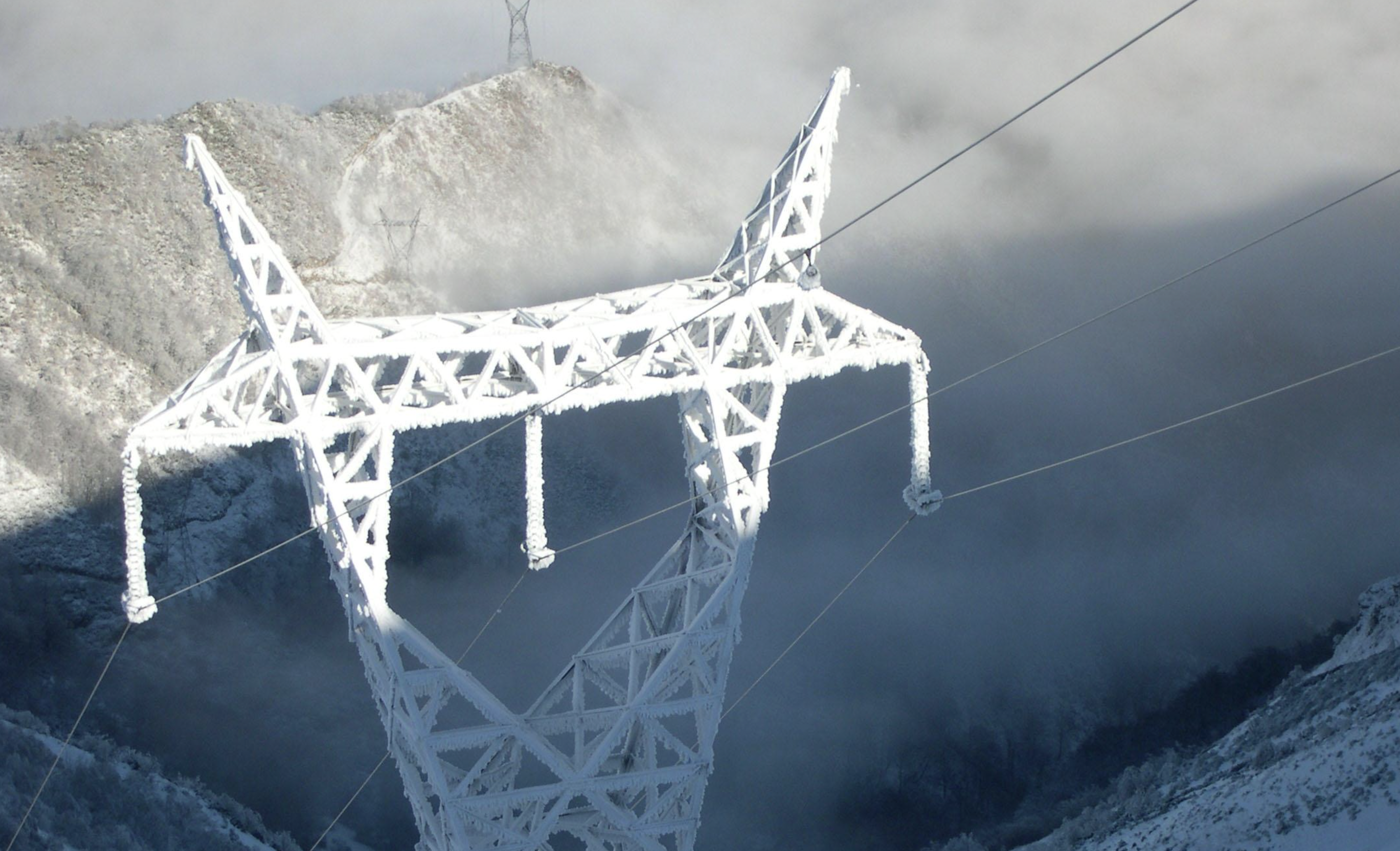 Una torre eléctrica tras una fuerte nevada. - FOTO: Red Eléctrica