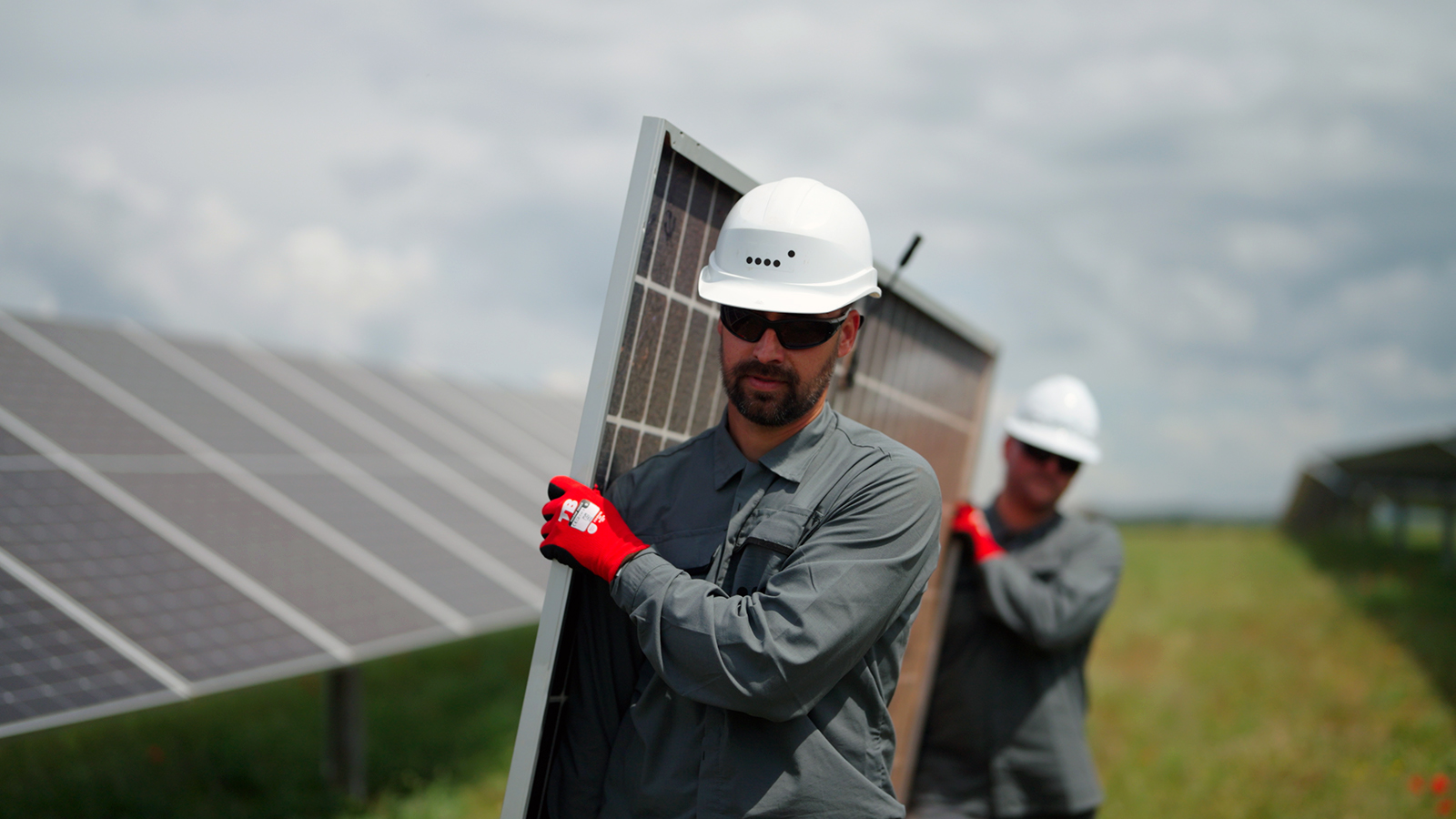 Zelestra firma una póliza sindicada de 130 millones con Santander para respaldar 500 MW de renovables por el mundo. - Zelestra