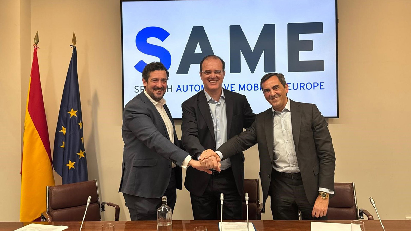 El presidente de Fagenauto, José Daniel González; el presidente de Ganvam, Jaime Barea; y presidente de Cetraa, Miguel Pérez Carballo (de izquierda a derecha). - SAME