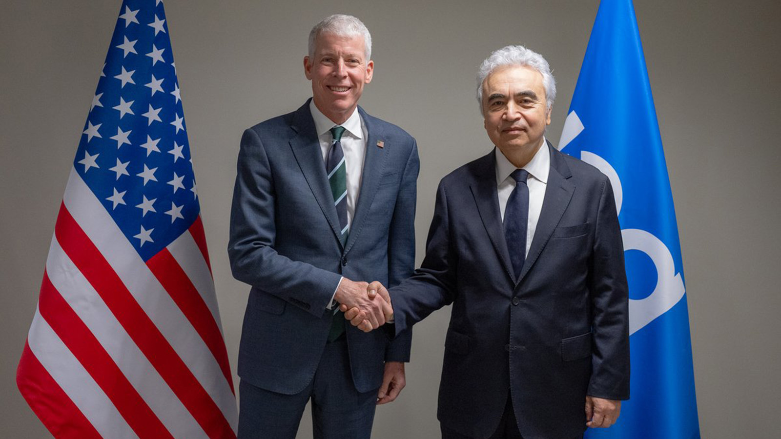 El secretario de Energía de Estados Unidos, Chris Wright, y el director ejecutivo de la AIE, Fatih Birol. - AIE