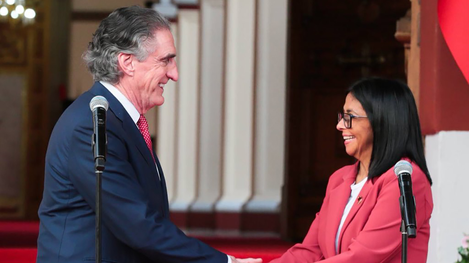 La presidenta encargada de Venezuela, Delcy Rodríguez, y el secretario de Interior de EEUU, Doug Burgum. - @delcyrodriguezv