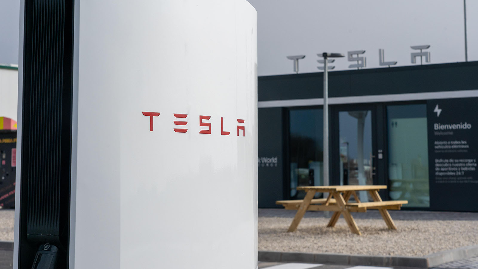 Tesla sigue siendo una referencia en carga rápida en España  - Tesla