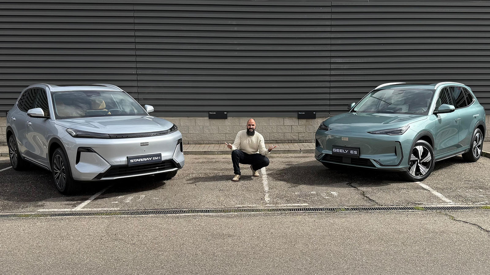 Ya los hemos conocido en persona.  - Geely /></p><p>Ambos vehículos destacan por su relación valor-precio imbatible, tecnología propia (Short Blade Battery en E5) y estándares de seguridad top. Haberlos visto en vivo confirma que Geely no llega como generalista pero sí propone un precio accesible y, sobre todo una calidad notable, unida a un amplio espacio y a una fuerte carga tecnológica</p></div></body></html>