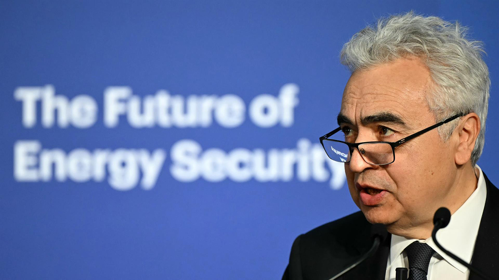 El director ejecutivo de la Agencia Internacional de Energía (AIE), Fatih Birol, pronuncia el discurso de apertura durante la Cumbre Internacional, organizada por la AIE y el Gobierno de Reino Unido.  - Justin Tallis/PA Wire/dpa