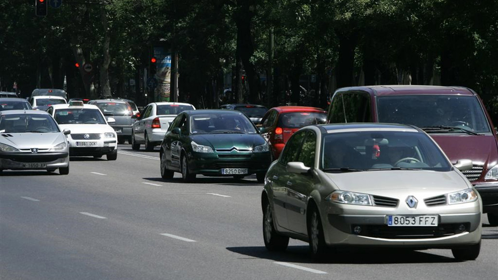 El 46% de españoles apoya la moratoria a coches de combustión y solo un 8% planea comprar un eléctrico - Europa Press