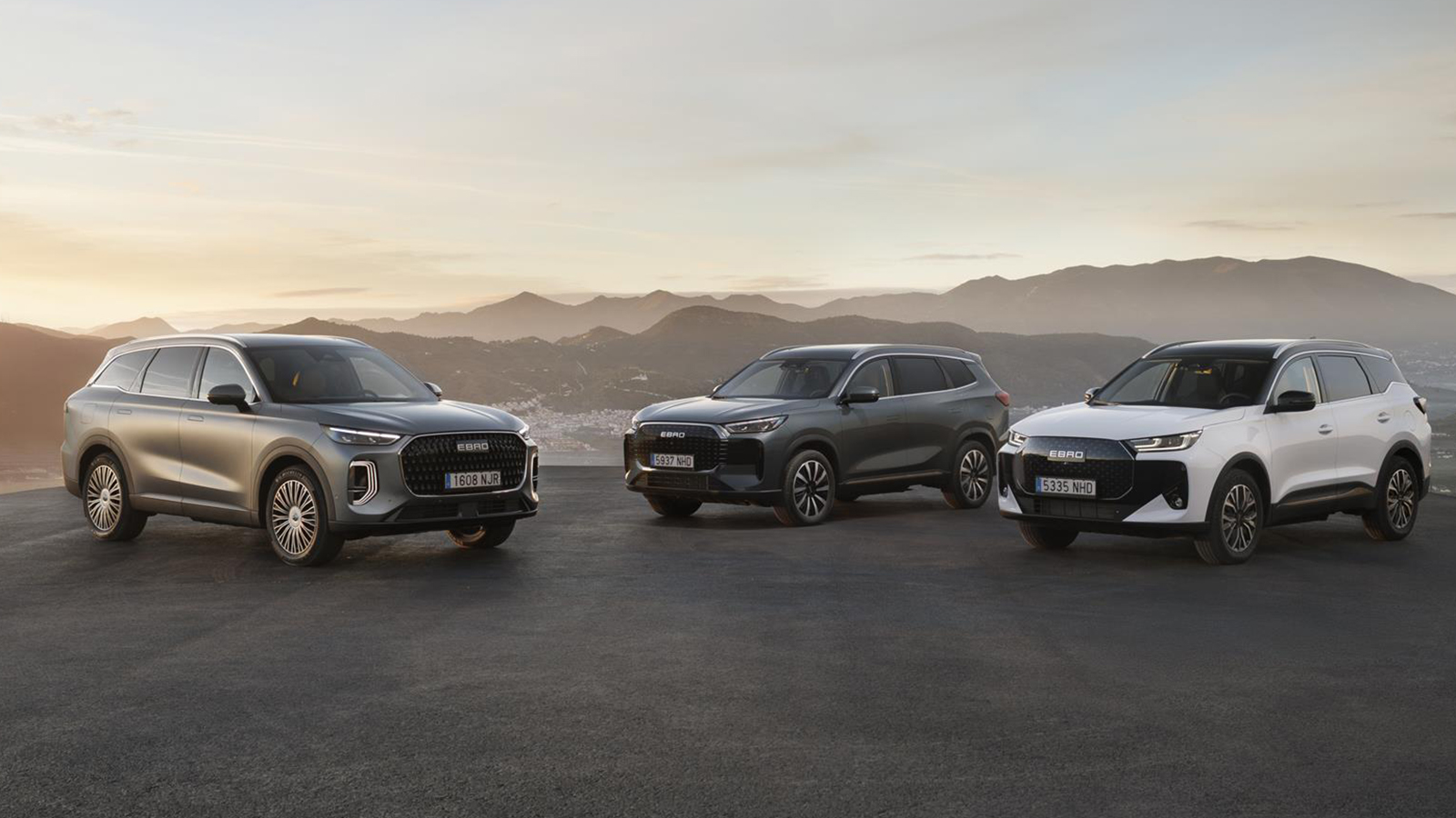 Los modelos Ebro s700 PHEV, Ebro s800 PHEV y Ebro s900 PHEV. - Ebro