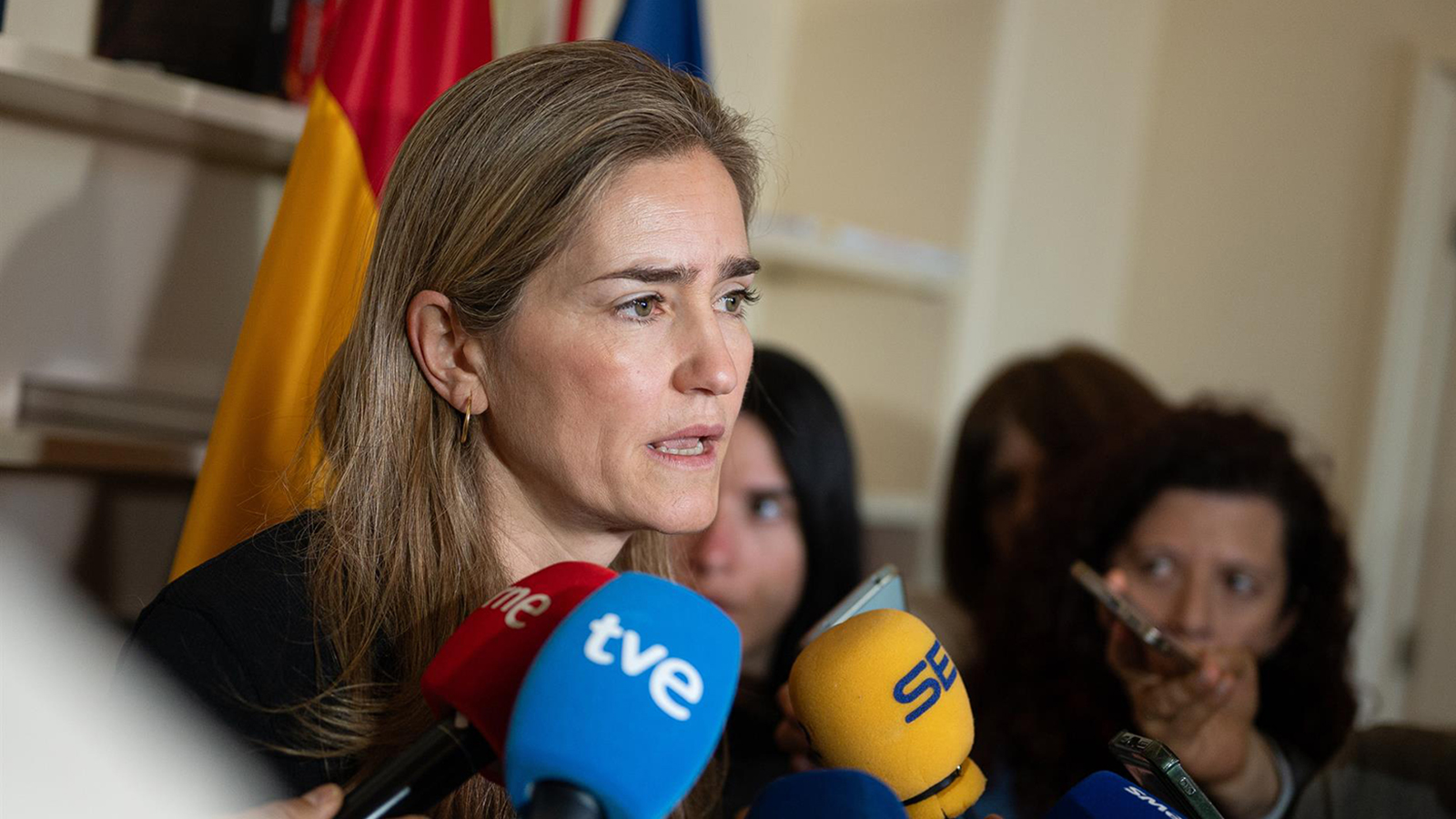 La vicepresidenta tercera y ministra para la Transición Ecológica y el Reto Demográfico, Sara Aagesen, ofrece declaraciones a los medios tras una reunión con agentes del sector gasista y del sector petrolero. - Isa Saiz - Europa Press