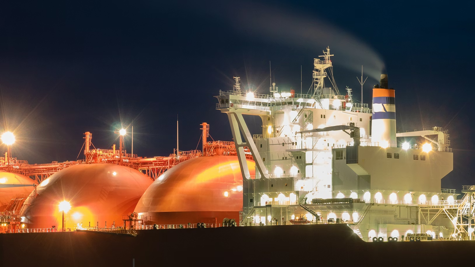 La crisis en Oriente Medio perturba los mercados internacionales de gas natural y retrasa la oleada mundial de suministro de GNL. - AIE
