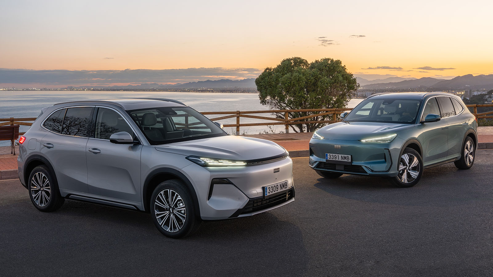 Ambos destacan igualmente por su precio de partida.  - Geely /></p><p>Si se observa el mercado español con cierta perspectiva, resulta evidente que Geely ha elegido bien el momento y el formato. El SUV sigue siendo la carrocería dominante, la electrificación avanza a ritmos desiguales y el cliente pide cada vez más equipamiento por cada euro invertido.</p>
<p>En ese contexto, el <strong>Geely E5 parte desde 27.485 euros con campañas promocionales y el Starray EM-i desde 26.215 euros</strong>, también con promociones. Son precios de entrada que explican bastante bien cuál es la estrategia de la marca: no presentarse como una rareza tecnológica, sino como una alternativa real para compradores que comparan mucho y afinan cada vez más la decisión.</p>
<p>Y ahí está el verdadero examen. Hay que ofrecer argumentos tangibles. Autonomía razonable en el eléctrico, mucho recorrido útil en el híbrido enchufable, espacio, equipamiento y una experiencia de conducción que no haga sentir al usuario que está comprando una promesa, sino un producto terminado. Después de conocerlos primero en parado y ahora ya en movimiento, la conclusión más clara es que <strong>Geely ha planteado dos productos con sentido comercial y técnico.</strong></p></div></body></html>