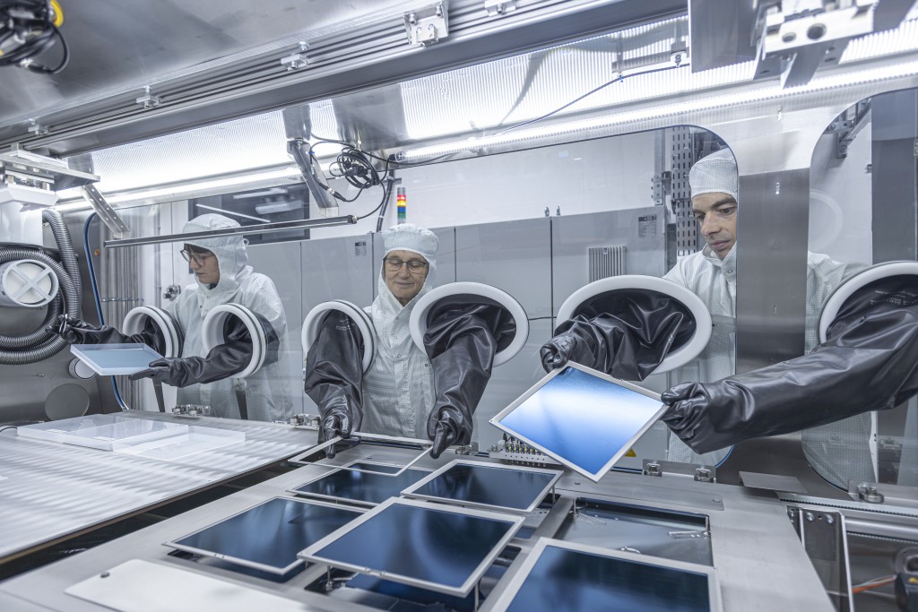 Pero-Si-SCALE transfiere diseños de células desde el laboratorio a formatos industriales de hasta 210 × 210 milímetros de tamaño de oblea - Fraunhofer ISE