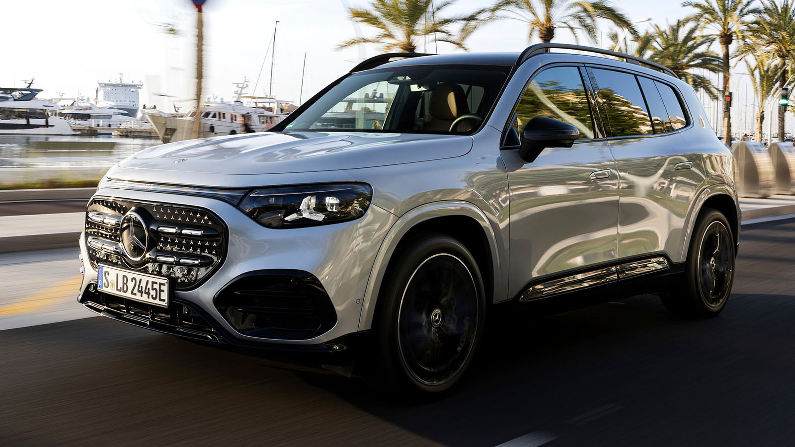 La segunda generación opta por la pluralidad mecánica.  - Mercedes-Benz