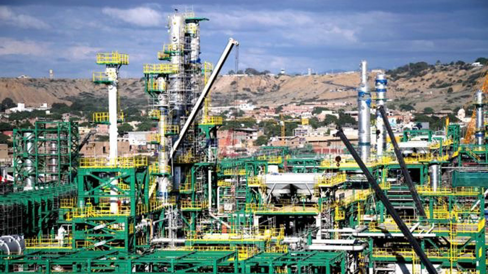 Refinería de Talara, operada por Petroperú. - Petroperú