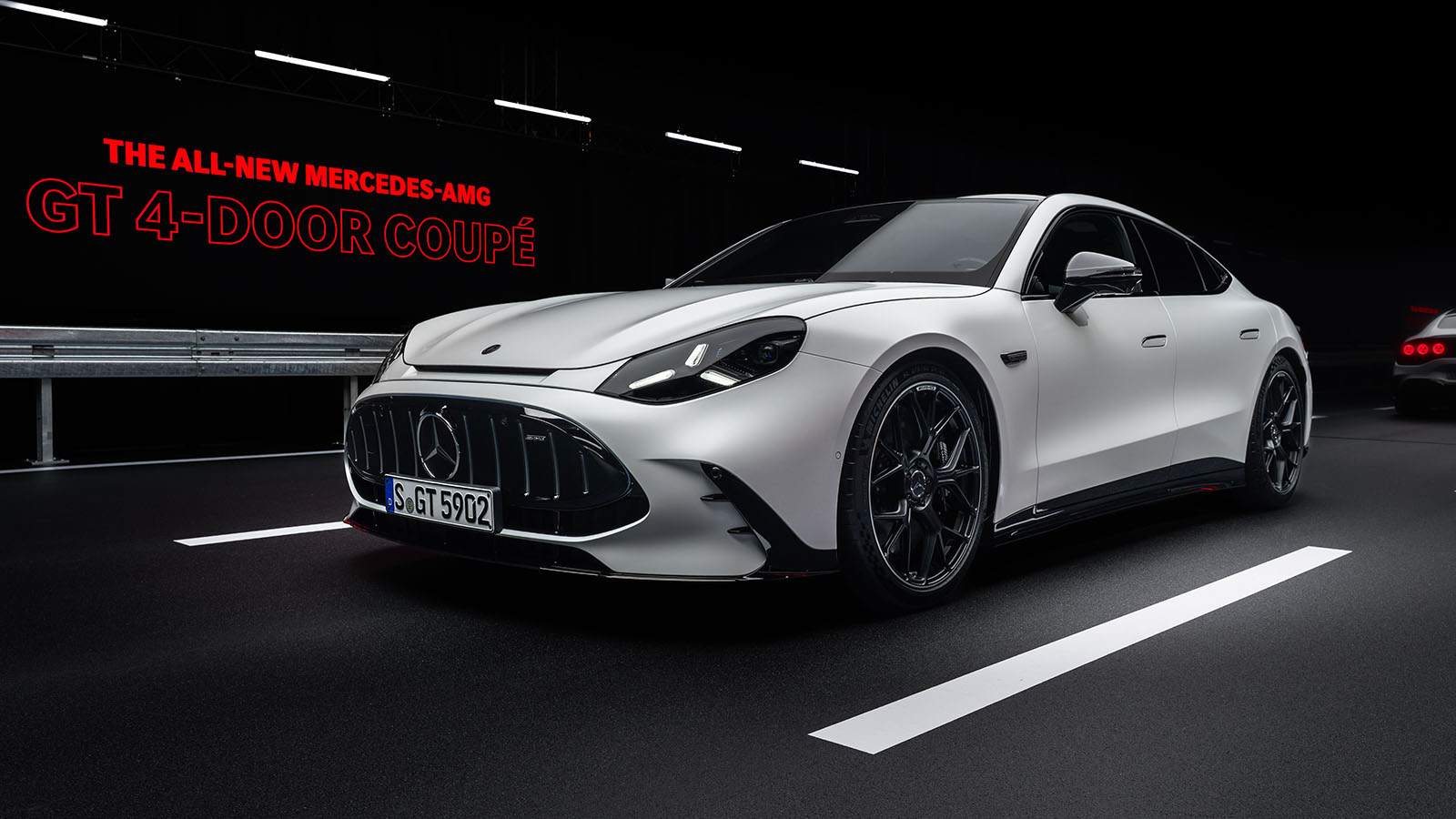 Tiene un Cx de solo 0.22 - Mercedes-AMG /></p><p>El AMG GT 4 Puertas también incorpora un profundo trabajo aerodinámico. Mercedes-AMG denomina <strong>AEROKINETICS</strong> a su sistema de aerodinámica activa, que combina elementos móviles en los bajos del coche, un alerón trasero activo y un difusor posterior también móvil. Su coeficiente aerodinámico es de 0,22, una cifra muy competitiva para un vehículo de estas dimensiones y prestaciones.</p>
<blockquote><p>Relacionado:</p><p><a href=