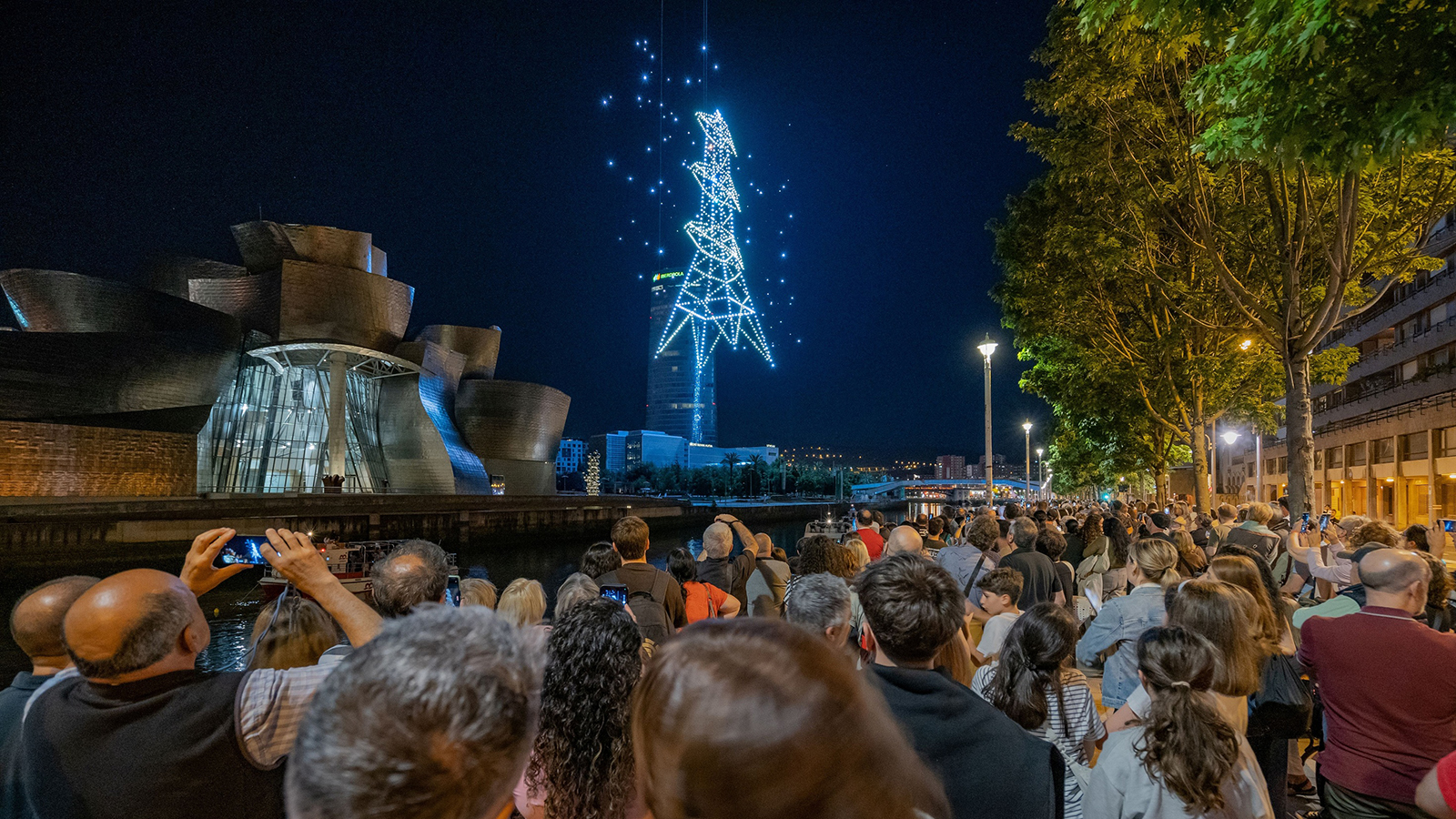 Iberdrola brinda a Bilbao el mayor espectáculo de drones en la celebración de su 125 aniversario.