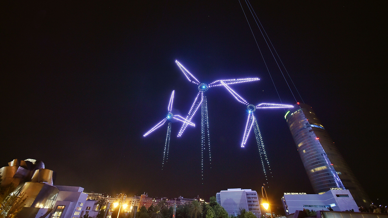 Iberdrola brinda a Bilbao el mayor espectáculo de drones en la celebración de su 125 aniversario.