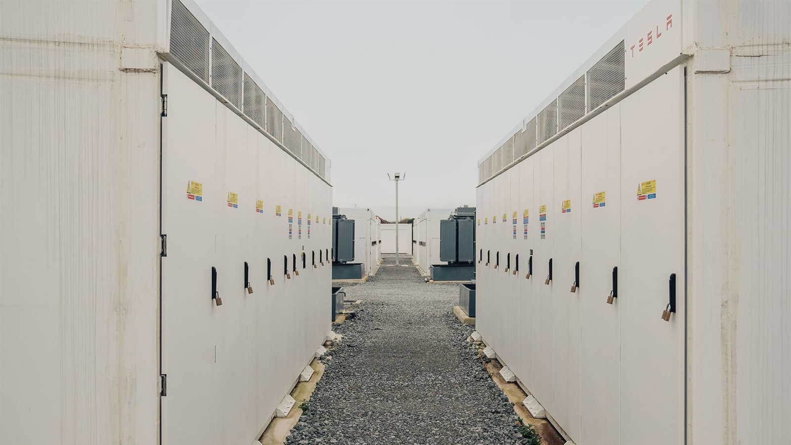 El almacenamiento de energía se queda un 45% por debajo del objetivo mundial de 2030 pese al auge de las baterías