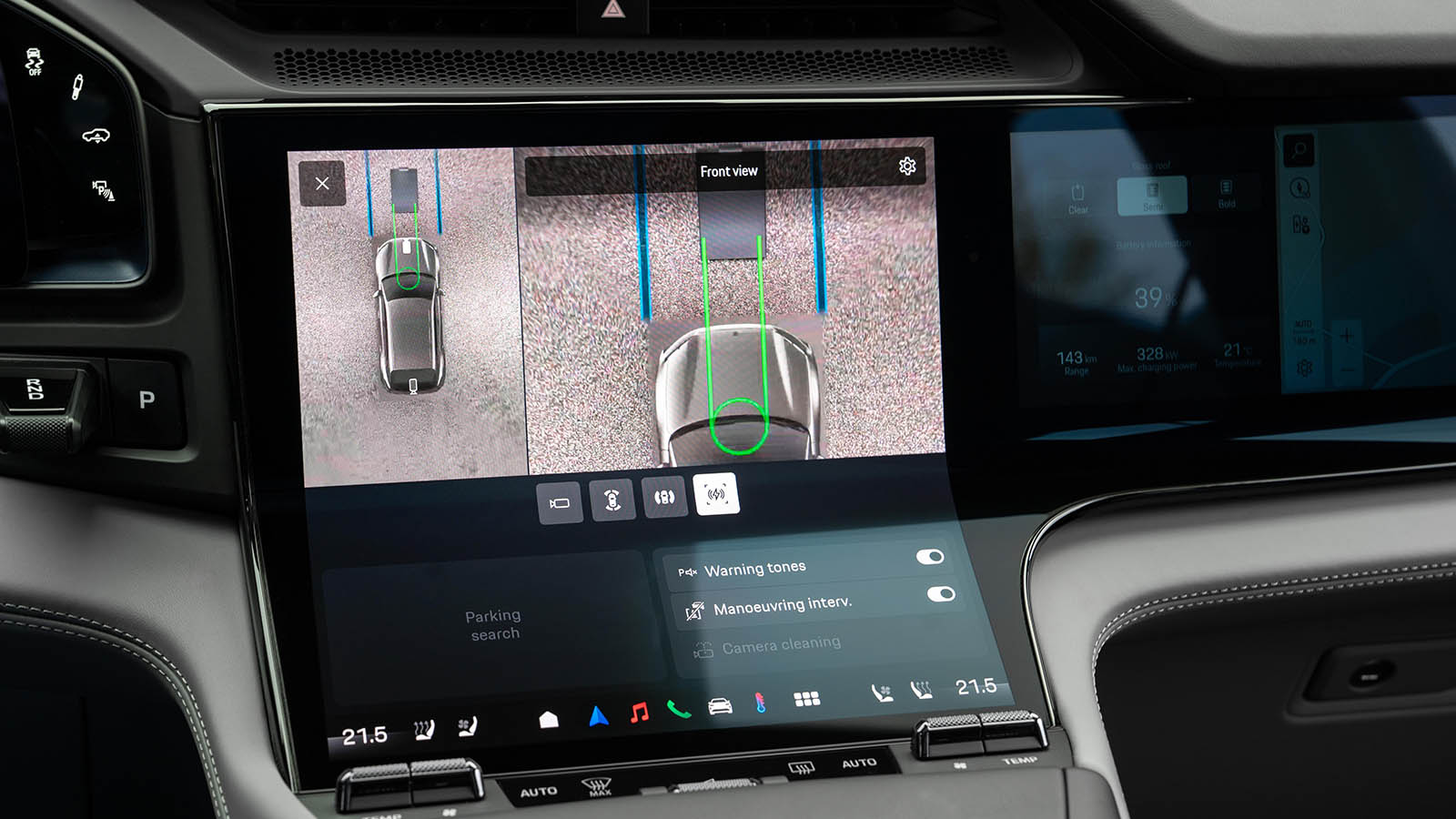 La aproximación será sencilla gracias a las cámaras permietrales. - Porsche /></p><p>Porsche ha incorporado además sensores de movimiento y detección de objetos extraños. Si una persona o un animal se aproxima a la zona de riesgo, o se detecta un objeto metálico que pueda calentarse sobre la plataforma, el sistema interrumpe automáticamente la transferencia de energía. <strong>La tecnología llega con la actualización de la gama Cayenne Electric</strong>, en la que también se han añadido el programa Paint to Sample de Porsche Exclusive Manufaktur, lo que eleva a un total de 105 los tonos de pintura disponibles, así como la apertura eléctrica de las puertas con asistencia automática.</p></div></body></html>