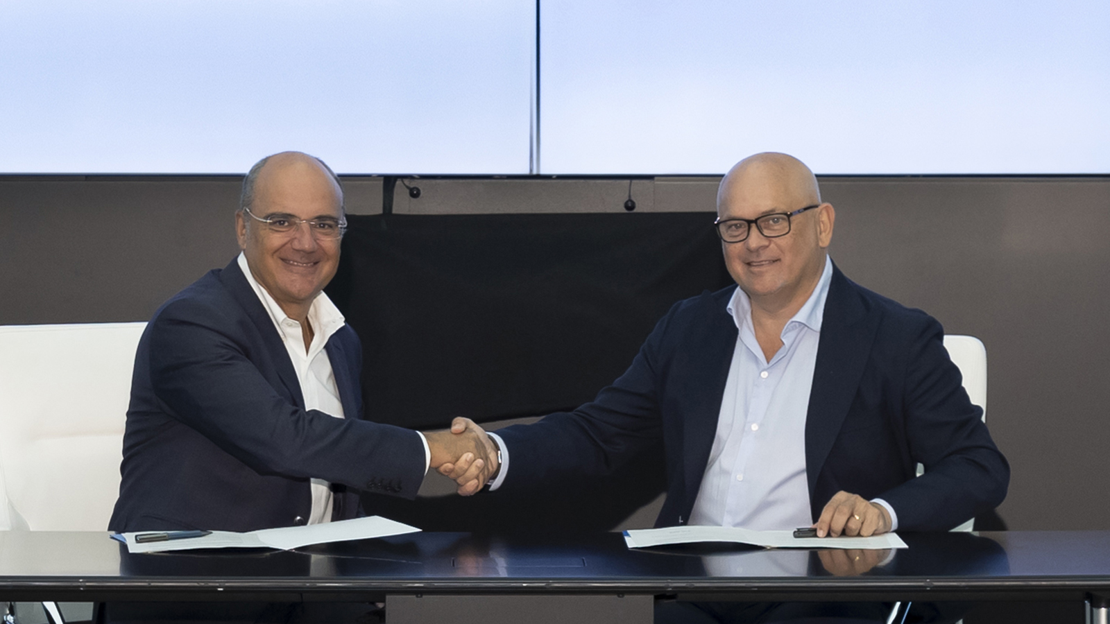 Carlos Barrasa, director de Commercial & Clean Energies de Moeve y Joaquín Merino, CEO de Emerita Resources. - Moeve